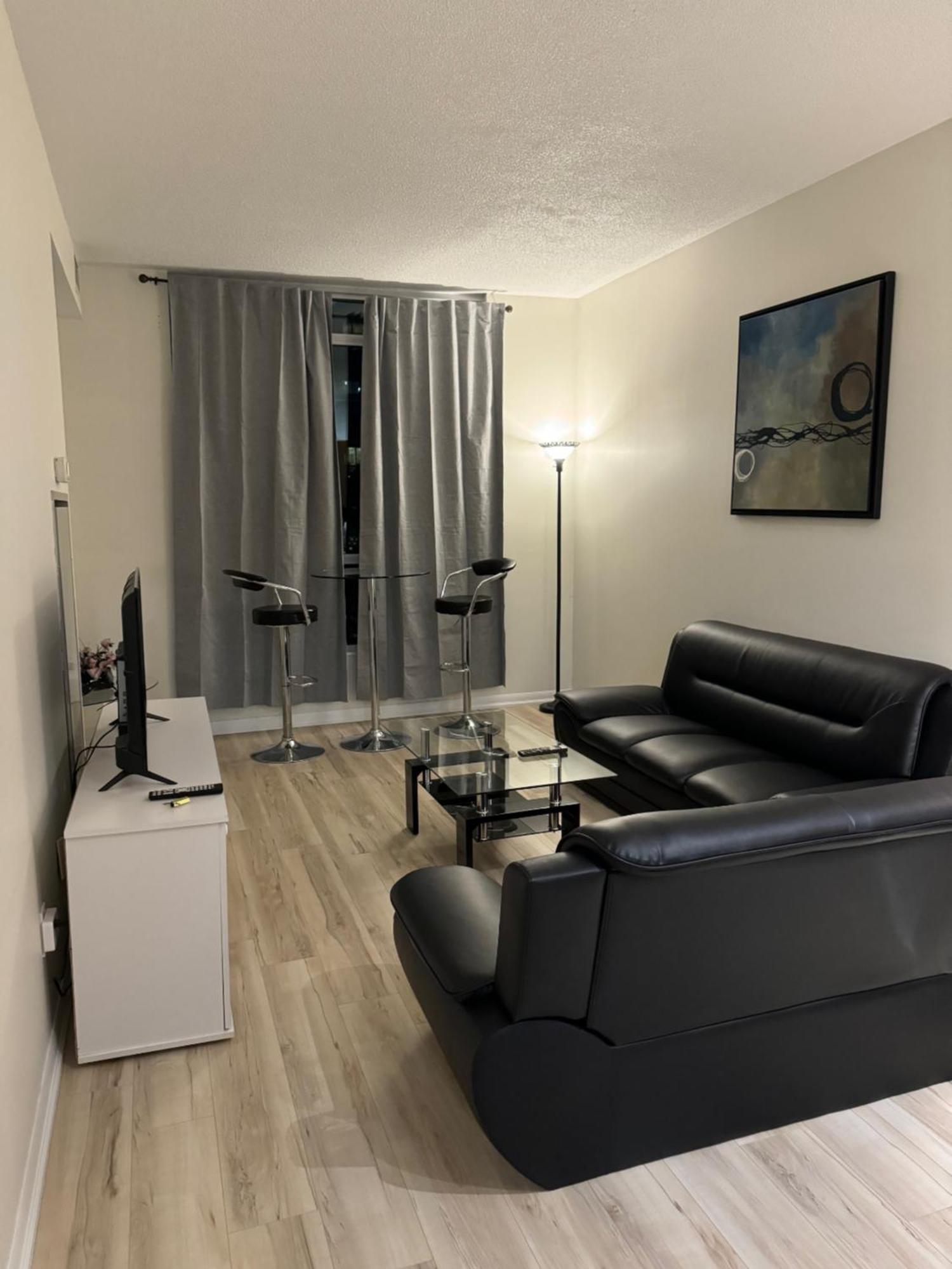 A Lovely One Bed With Sunset Views Apartment Toronto