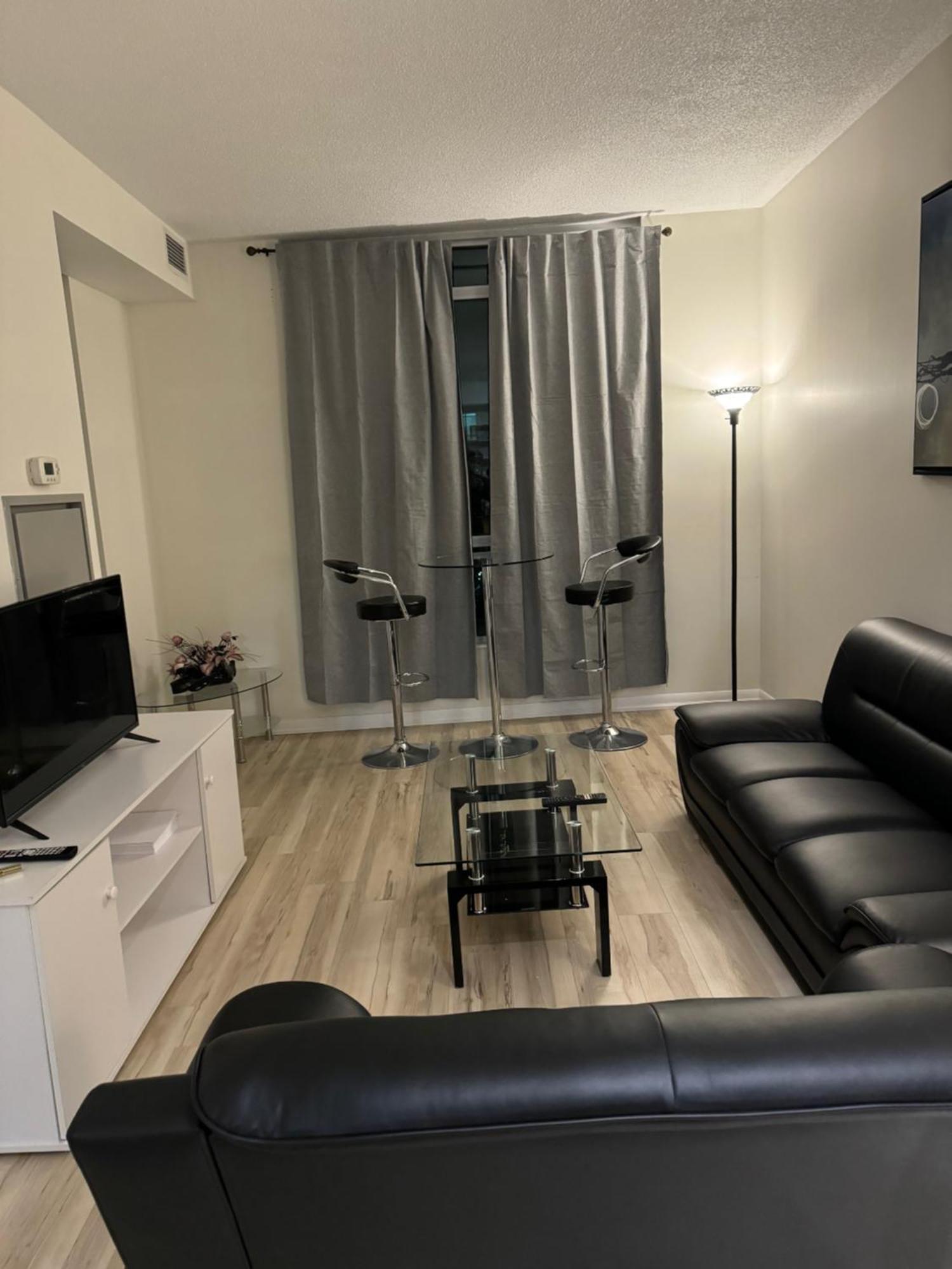 A Lovely One Bed With Sunset Views Apartment Toronto