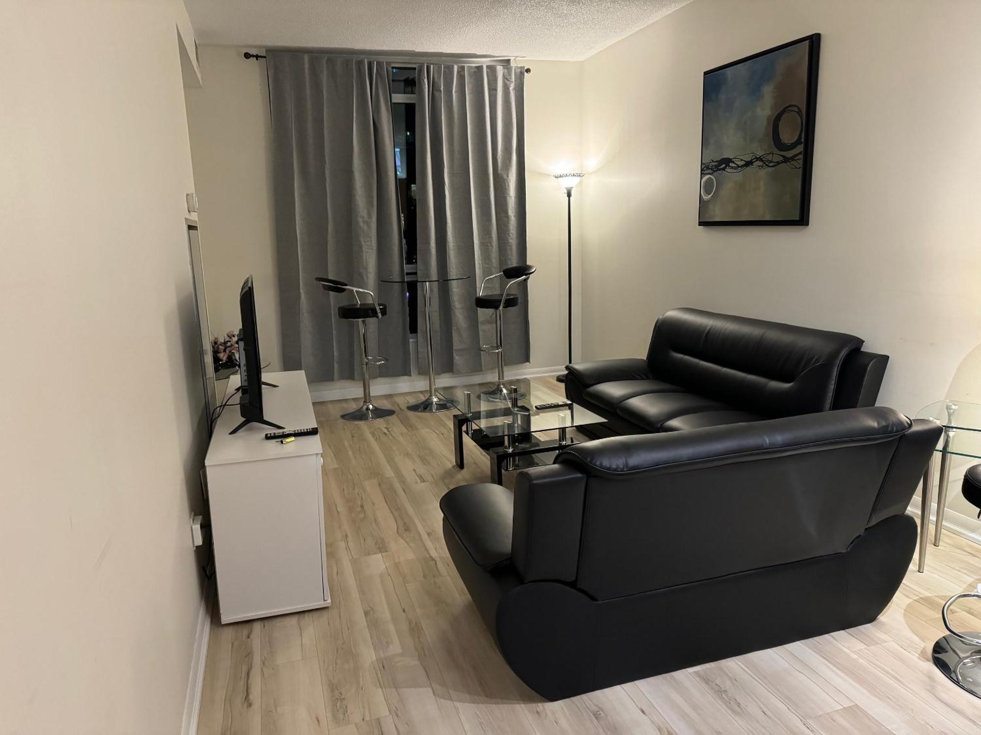 A Lovely One Bed With Sunset Views Toronto