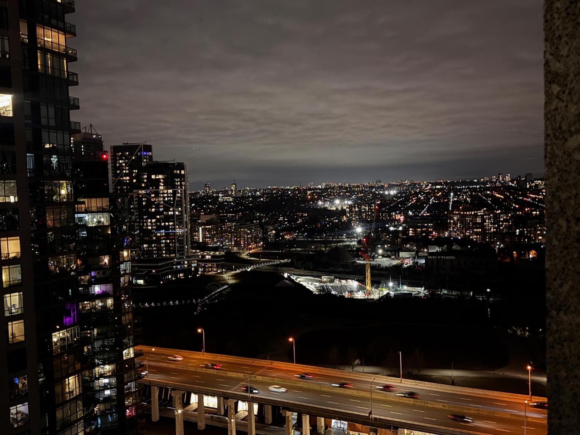 A Lovely One Bed With Sunset Views Apartment Toronto
