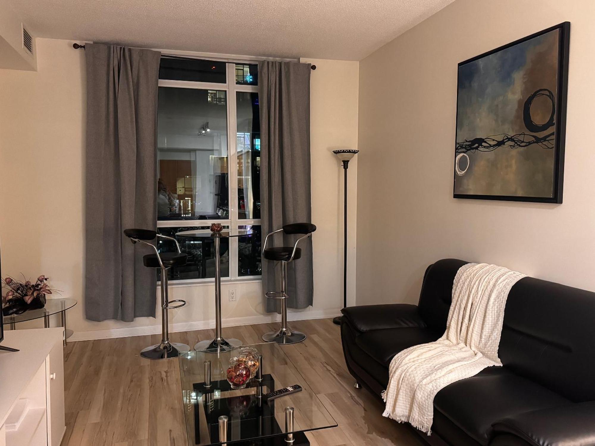 A Lovely One Bed With Sunset Views Toronto